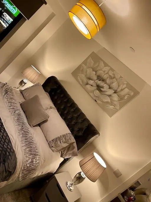 Manchester Lovely 2 Bedrooms Apartment Altrincham